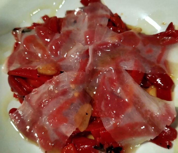 Huevo, papada y pimientos rojos asados